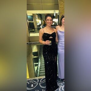 SHERRI HILL Black sequin gown